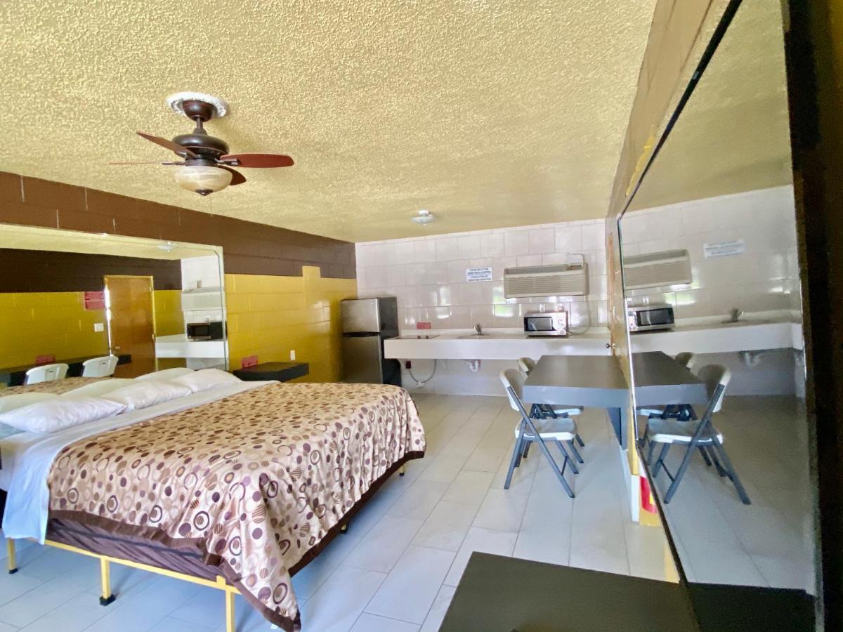 Savannah Inn And Suites Savannah Port Area Екстер'єр фото