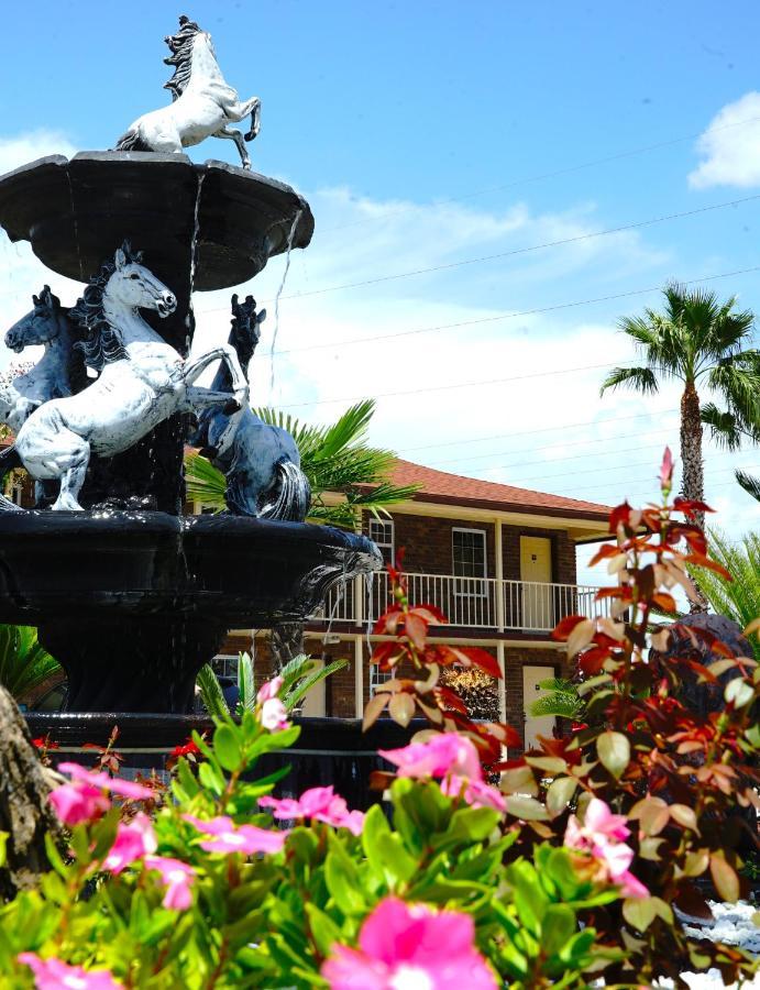 Savannah Inn And Suites Savannah Port Area Екстер'єр фото
