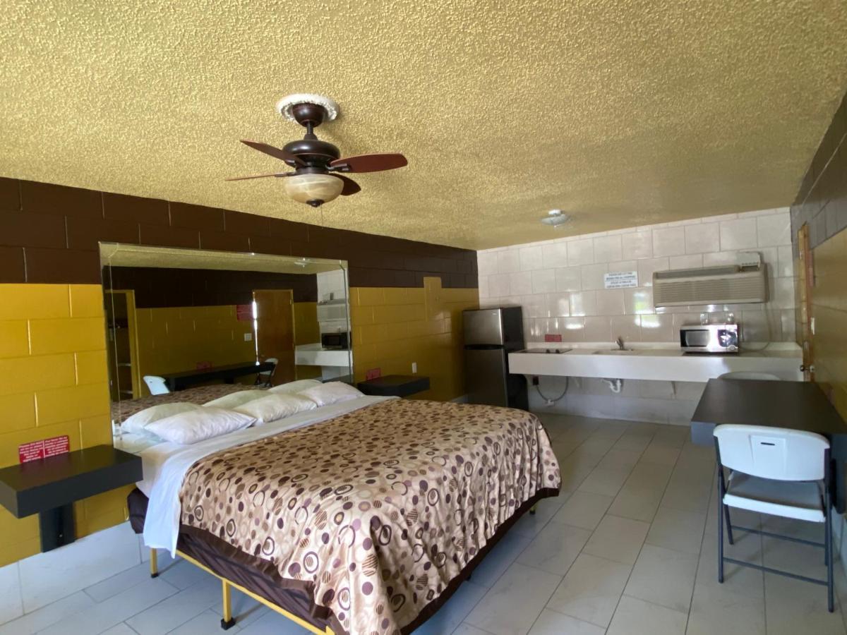 Savannah Inn And Suites Savannah Port Area Екстер'єр фото