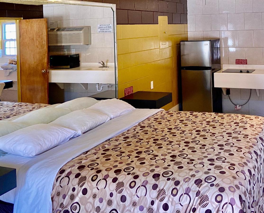 Savannah Inn And Suites Savannah Port Area Екстер'єр фото