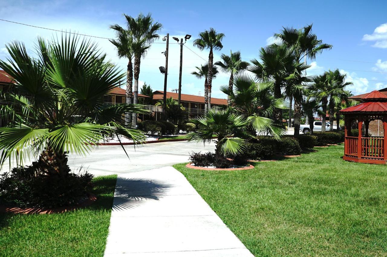 Savannah Inn And Suites Savannah Port Area Екстер'єр фото