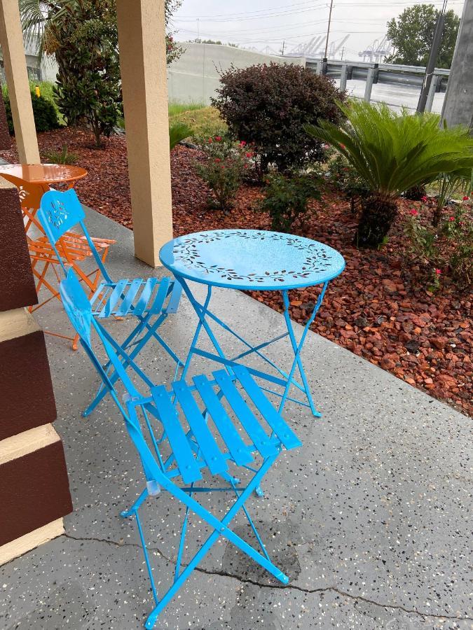 Savannah Inn And Suites Savannah Port Area Екстер'єр фото