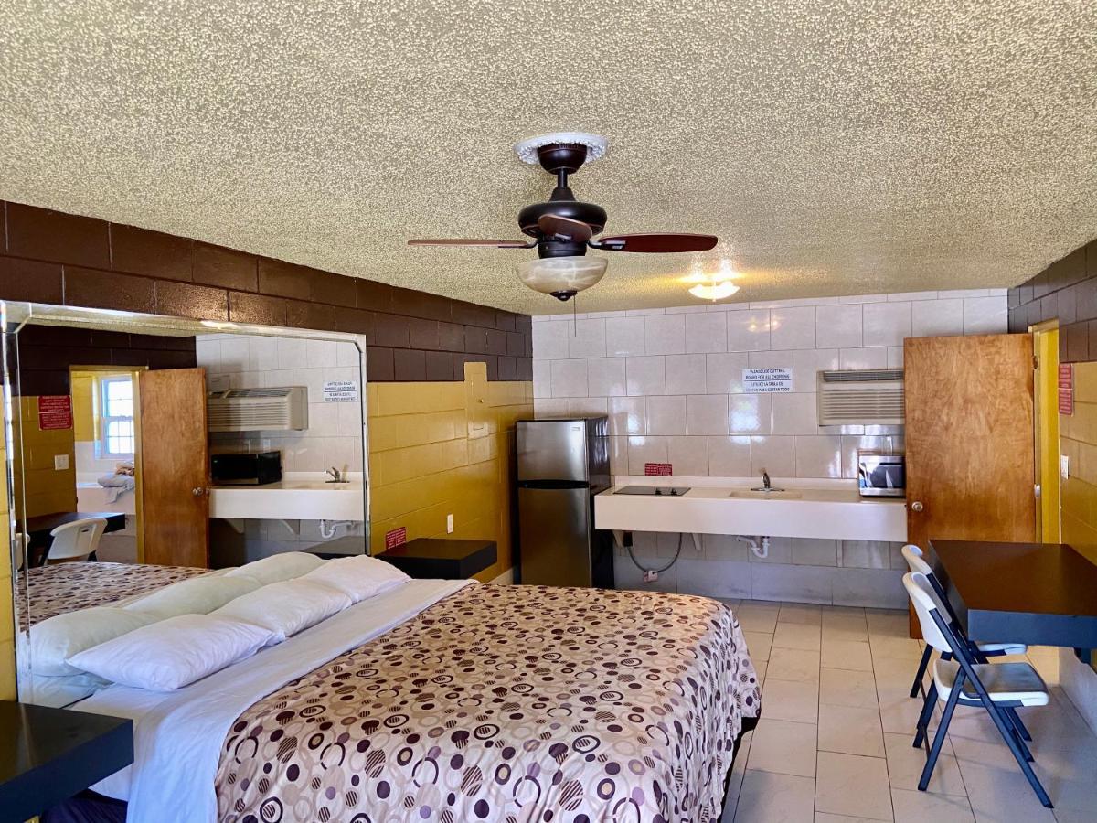 Savannah Inn And Suites Savannah Port Area Екстер'єр фото
