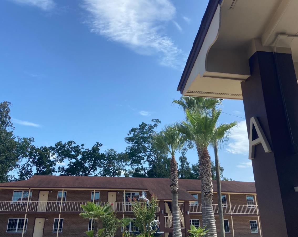 Savannah Inn And Suites Savannah Port Area Екстер'єр фото