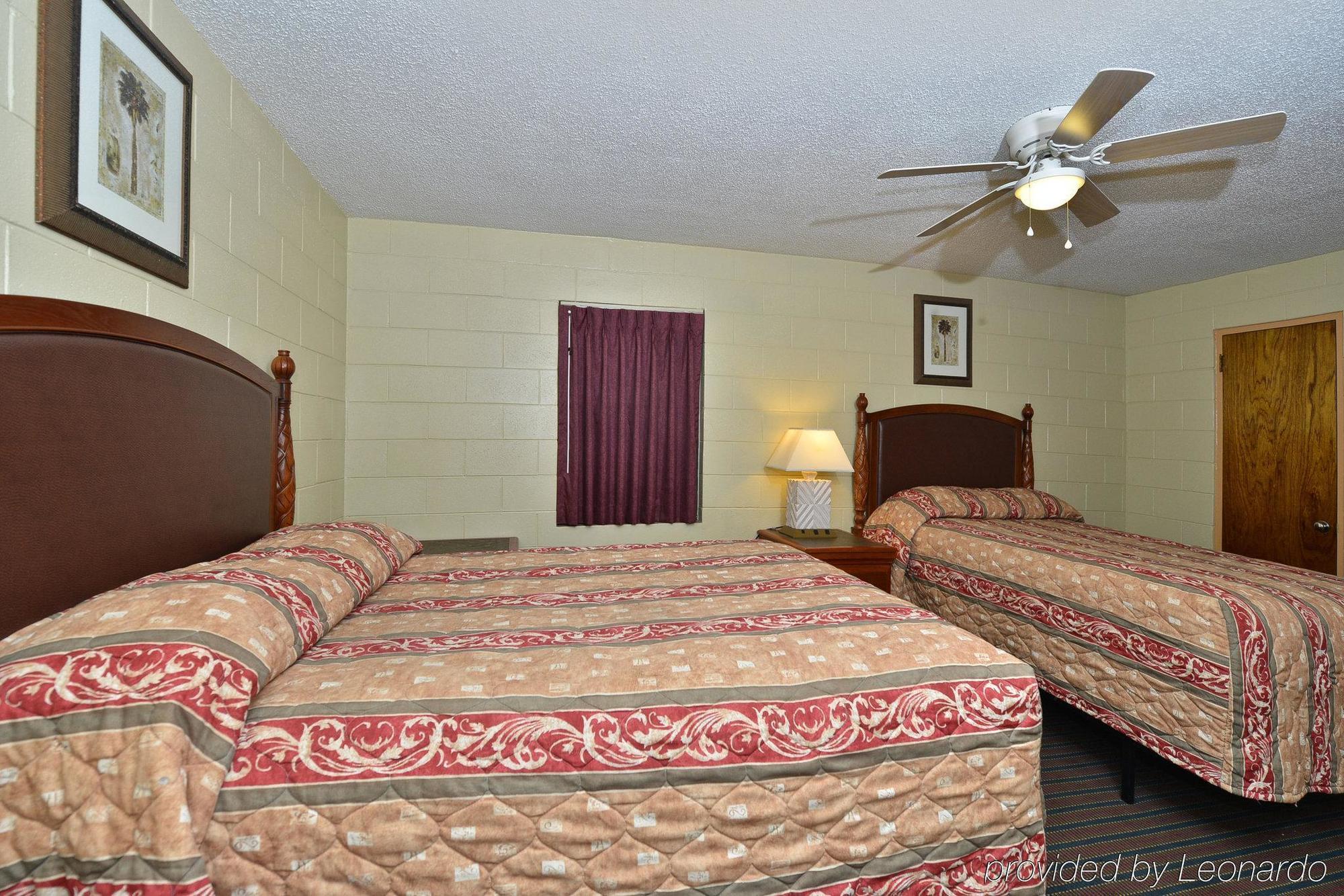 Savannah Inn And Suites Savannah Port Area Екстер'єр фото