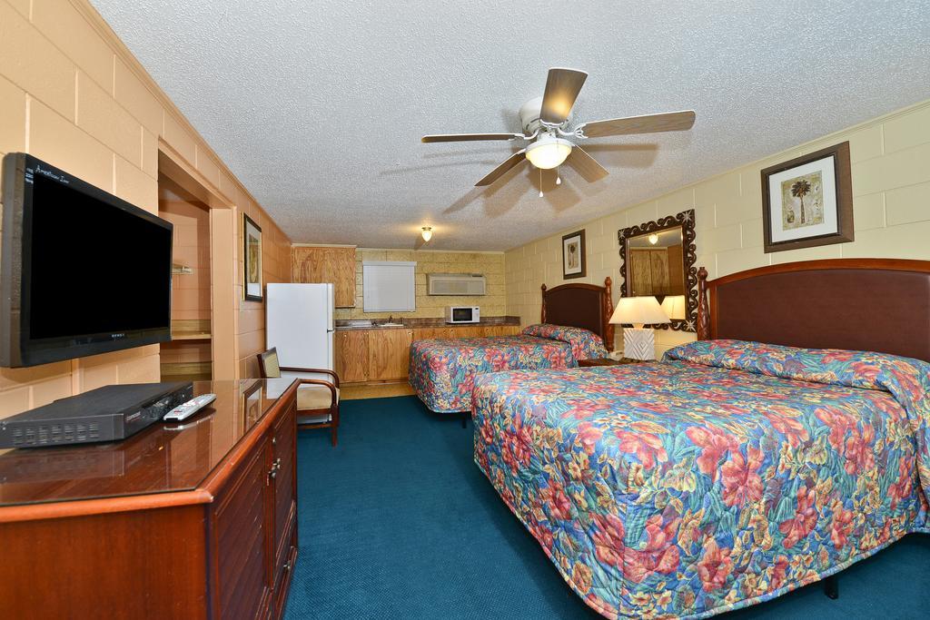 Savannah Inn And Suites Savannah Port Area Номер фото