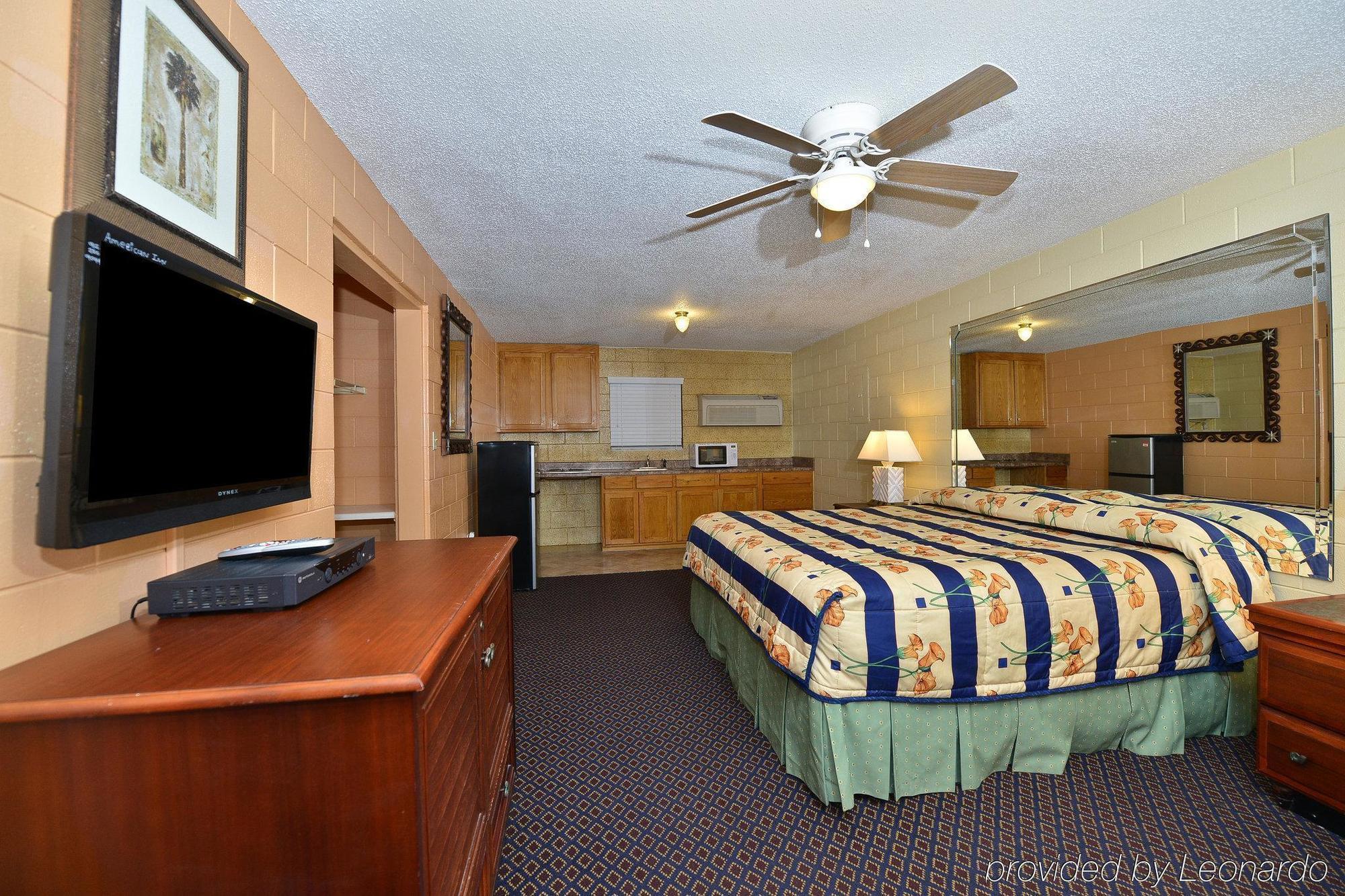 Savannah Inn And Suites Savannah Port Area Екстер'єр фото