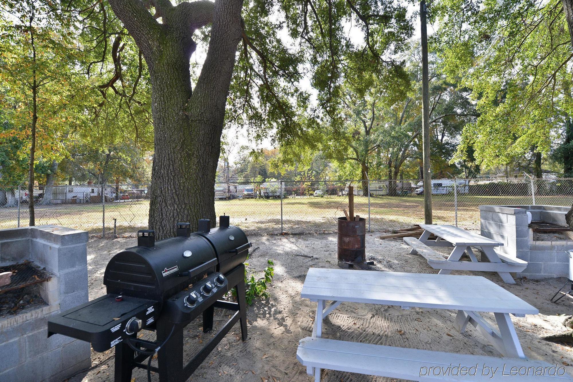 Savannah Inn And Suites Savannah Port Area Екстер'єр фото