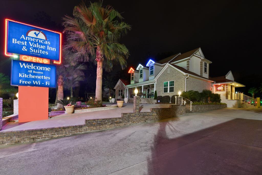Savannah Inn And Suites Savannah Port Area Екстер'єр фото