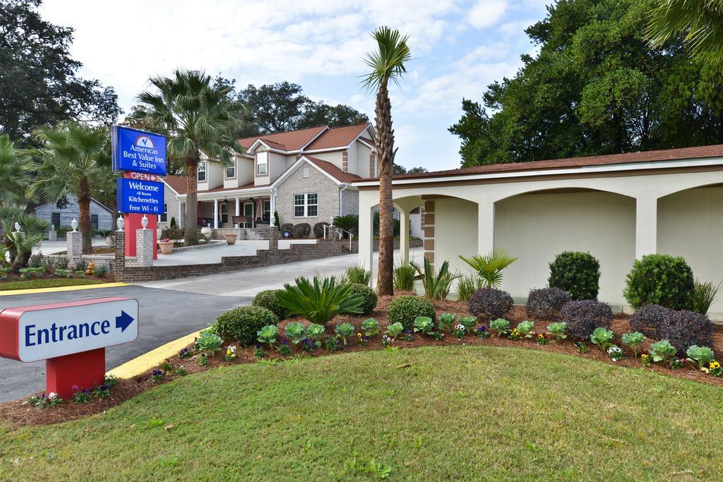 Savannah Inn And Suites Savannah Port Area Екстер'єр фото