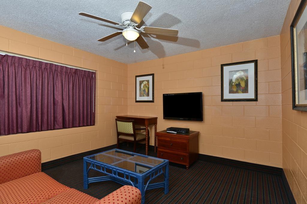 Savannah Inn And Suites Savannah Port Area Номер фото