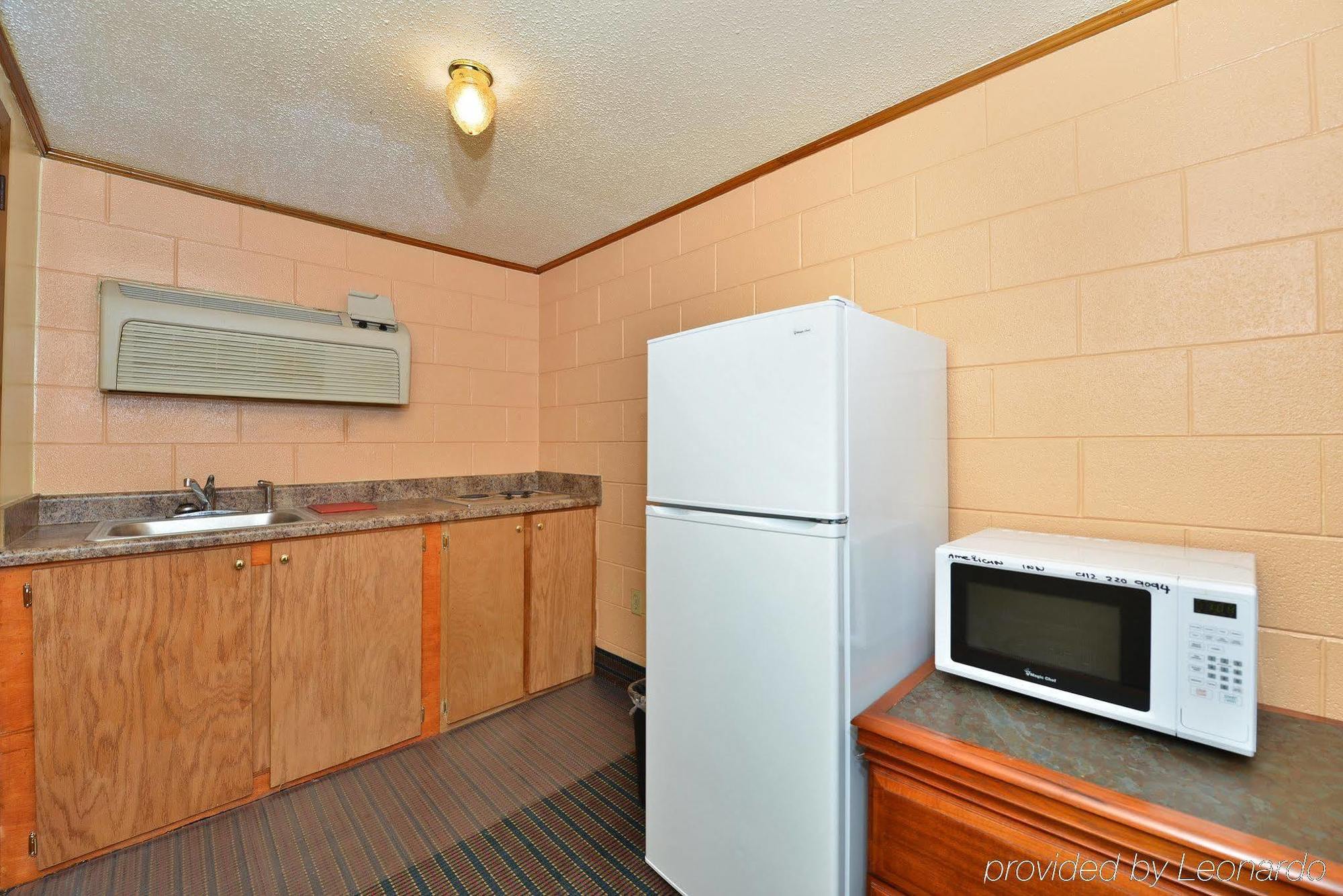 Savannah Inn And Suites Savannah Port Area Екстер'єр фото