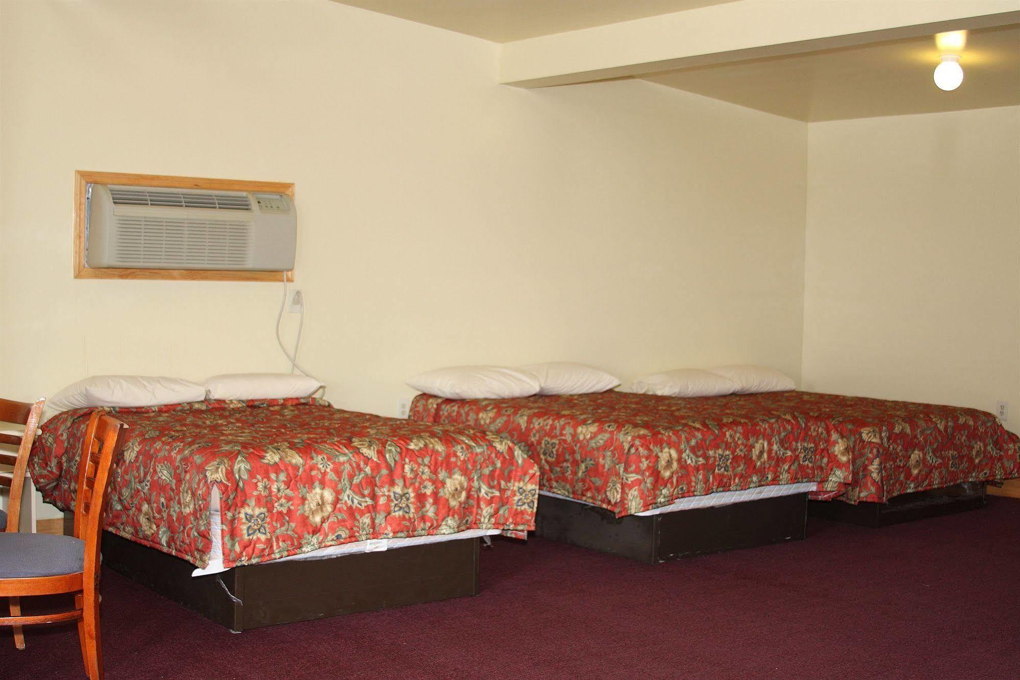 Savannah Inn And Suites Savannah Port Area Екстер'єр фото